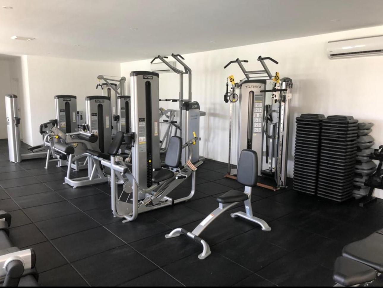 Westmoreland Hills - Mount Standfast - St James - Full Gym Membership Saint James Buitenkant foto