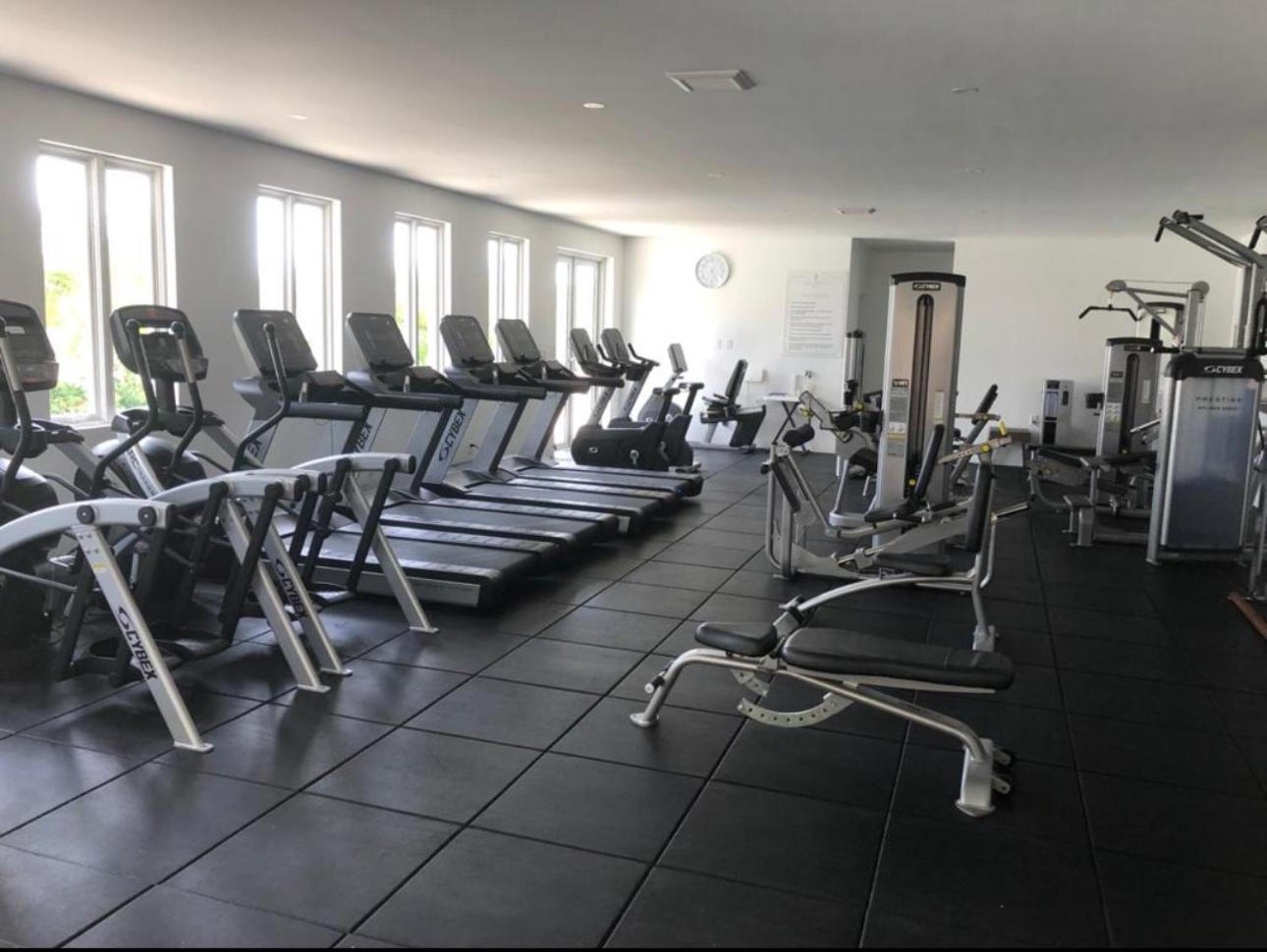 Westmoreland Hills - Mount Standfast - St James - Full Gym Membership Saint James Buitenkant foto